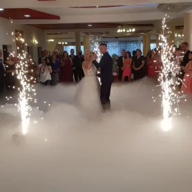 Ciężki dym na pierwszy taniec w chmurach