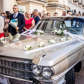 Auto do ślubu Cadillac deVille